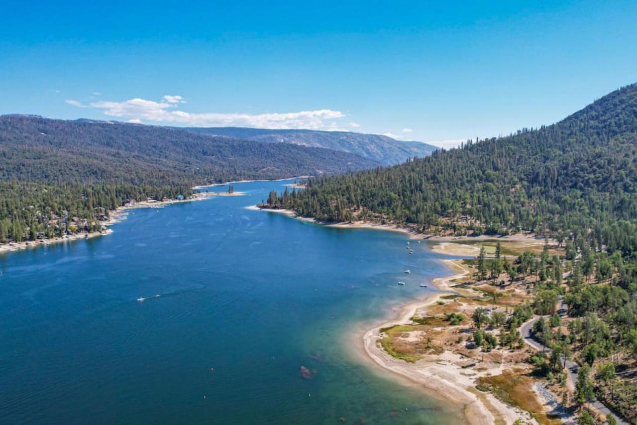 Bass Lake Chalet By Mono Rock With Hot Tub, Fire Pit, Bbq Grill, Rv And Boat Parking Chalet *