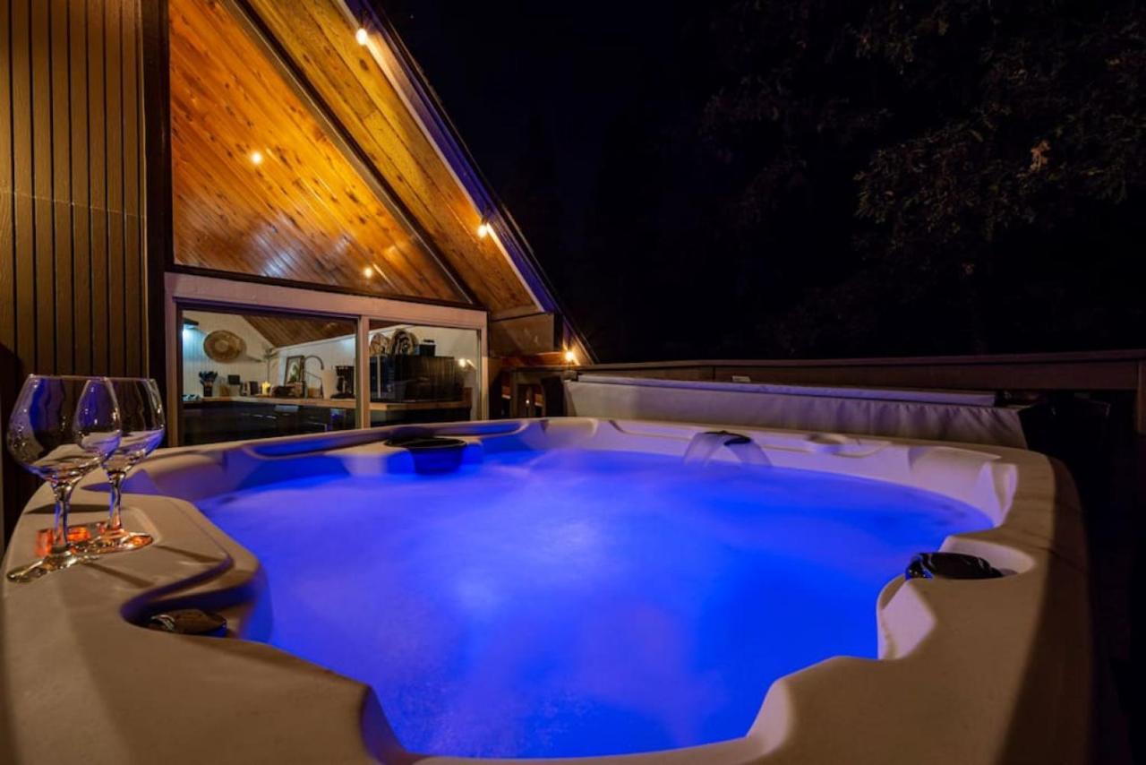 Bass Lake Chalet By Mono Rock With Hot Tub, Fire Pit, Bbq Grill, Rv And Boat Parking Chalet *