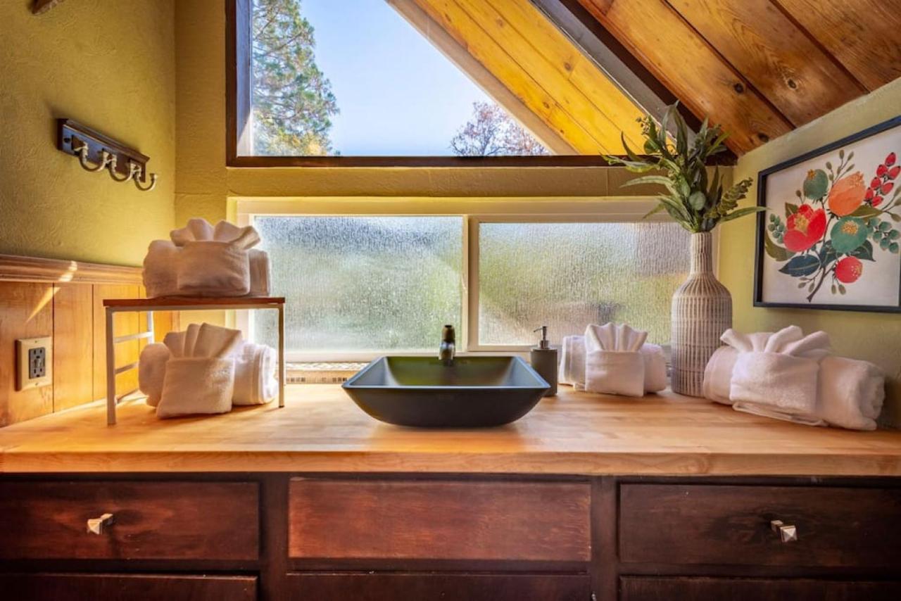 Bass Lake Chalet By Mono Rock With Hot Tub, Fire Pit, Bbq Grill, Rv And Boat Parking Chalet *