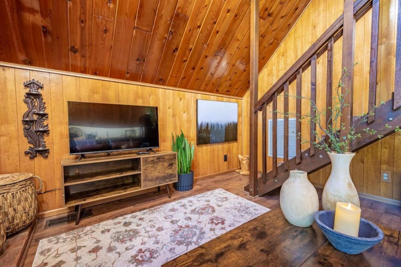 Bass Lake Chalet By Mono Rock With Hot Tub, Fire Pit, Bbq Grill, Rv And Boat Parking Chalet *